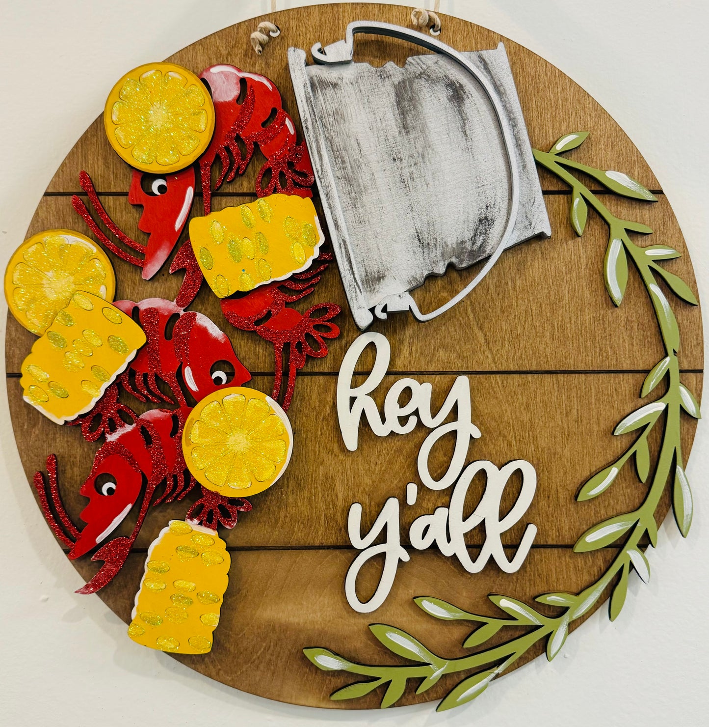 Interchangeable bucket round door hanger