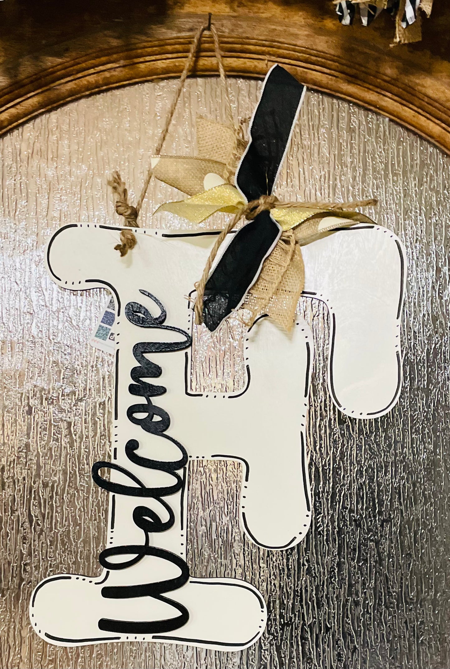 Initial welcome hanger